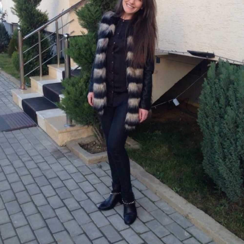 Stradivarius Faux Fur Vest - Picture 4 of 4